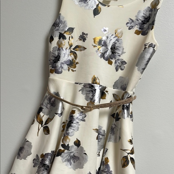 Elegant Floral Kids Dress with Gold Cardigan - Picture 6 of 8